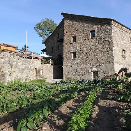 Il Noce E La Strega Kır Evi